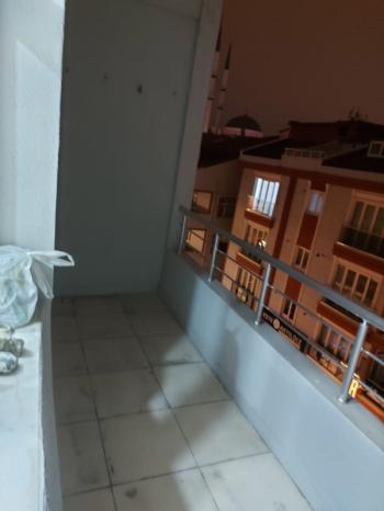 Boyalı laminat cift balkon teraslı 