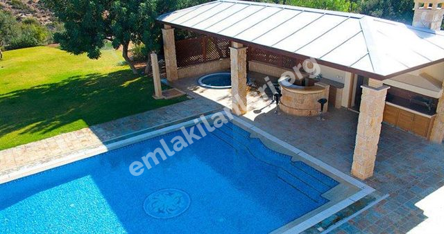 Antalya Konyaaltın'da Lüks Havuzlu Haftalık Kiralık Villa Sema